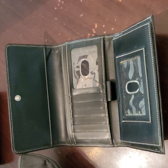 Dooney & Bourke wallet - Picture 2 of 4